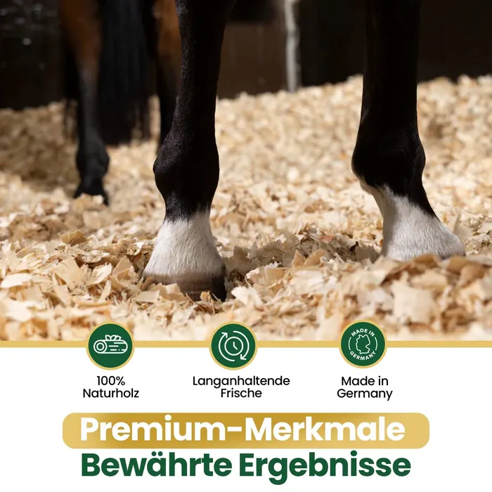 Pferdebeine auf Späne-Einstreu mit Merkmalen: 100 % Naturholz, langanhaltende Frische, Made in Germany
